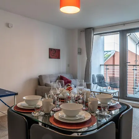 Ping Pong - City Centre Suite - Close To Mailbox Netflix, King Size Bed, Toiletries & Wifi - Sleeps 4 Birmingham Exterior photo