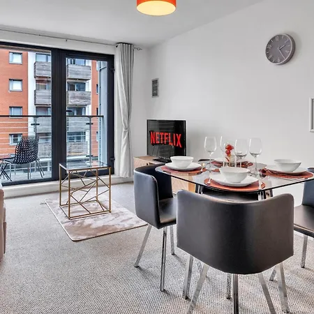 Ping Pong - City Centre Suite - Close To Mailbox Netflix, King Size Bed, Toiletries & Wifi - Sleeps 4 Birmingham Exterior photo
